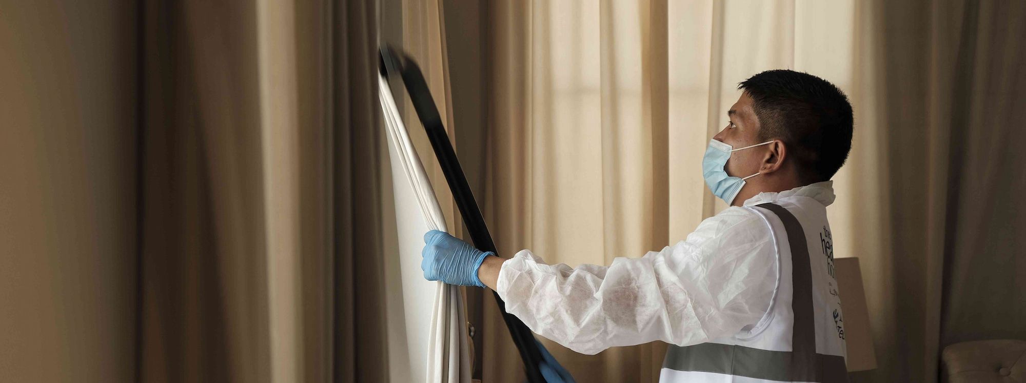 What is the best way to clean curtains? [KSA]